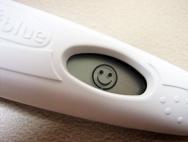 Först, tidiga tecken och symtom på graviditet innan dröjsmål